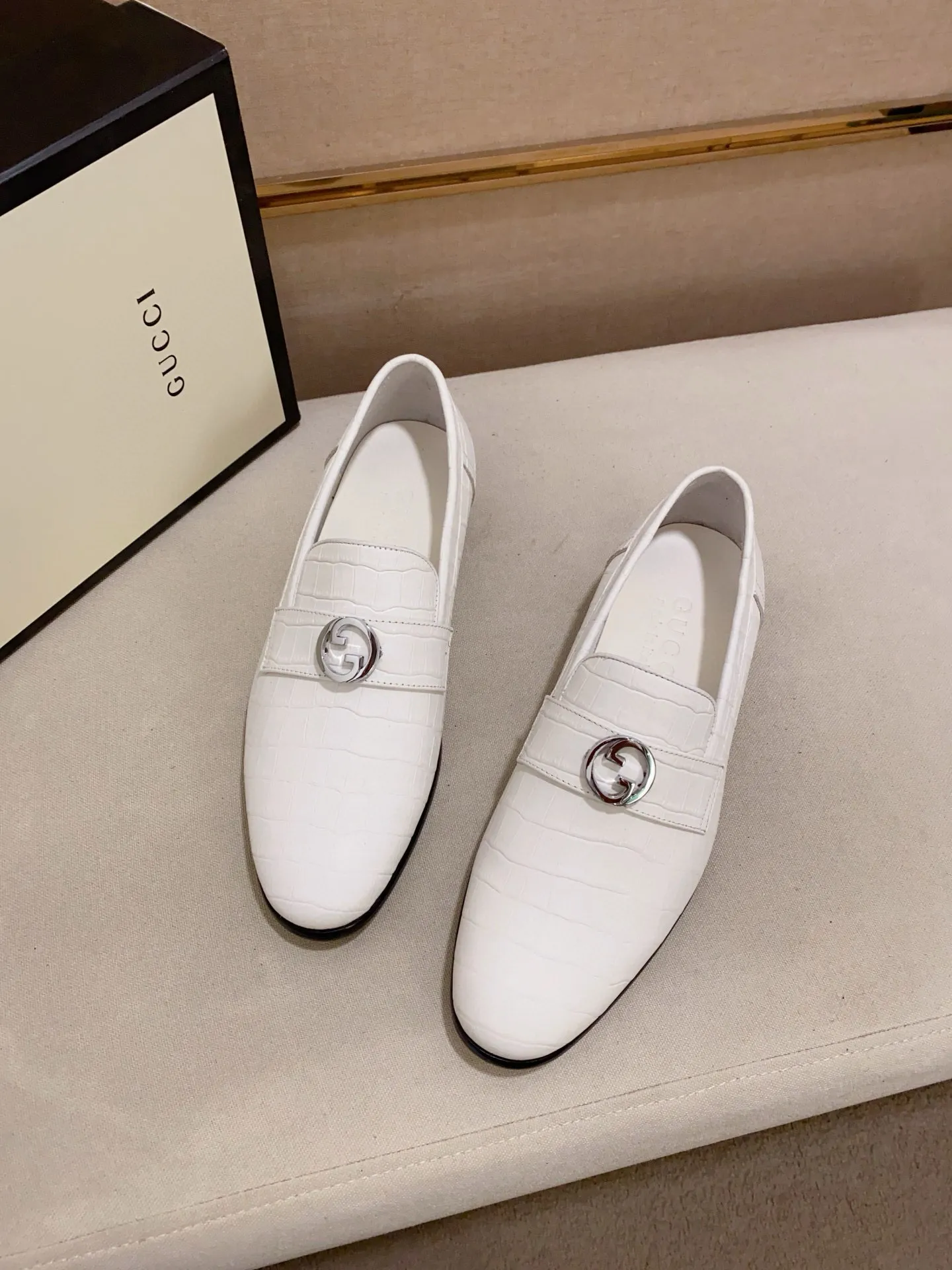 Men's shoes 💰: 520💰 (GUCCI) new series ss hot new products 💢 💠 Casual leather shoes 👞, first layer of cowhide, upper hardware buckles and logo on the sides of the shoe, brand logo on the insole and sole 💠 💎Upper: 100% cowhide 💎Inner: cowhide/100% 💎Feet: cowhide/100% 💎Sole: rubber/100% 💎SIZE: 38 39 40 41 42 43 44 Can be customized 45
